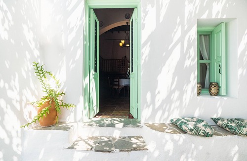 Psinthos House | Holiday Home 'Fedra's Traditional House' with Terrace, Garden & Wi-Fi