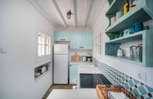 Ramos House | Holiday Home 'Karavi' with Private Terrace, Balcony and Air Conditioning
