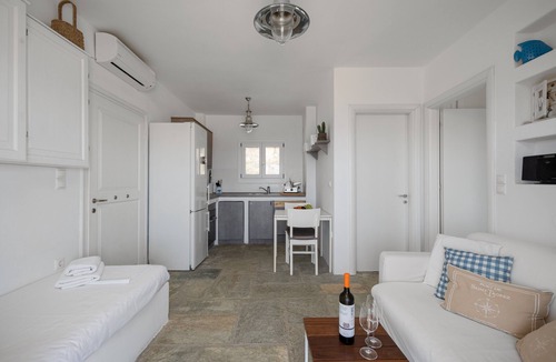 Serifos House | Holiday Home 'Kristina' with Sea View, Private Terrace and Air Conditioning