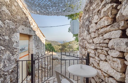 Evgiros House | Holiday Home 'Lainaki' with Sea View, Wi-Fi and Air Conditioning