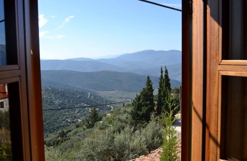 Vrousti House | Holiday home "Stone Retreat"
