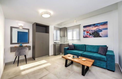 Perivolos House | Honeymoon Beach Studios