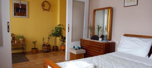 Ermoupoli Apartment | HorizonView Plakes