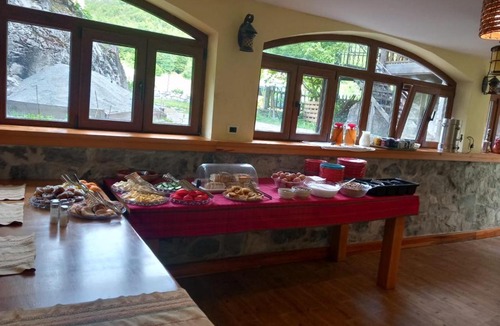 Kukes County Hostel | Hostel Quku i Valbones