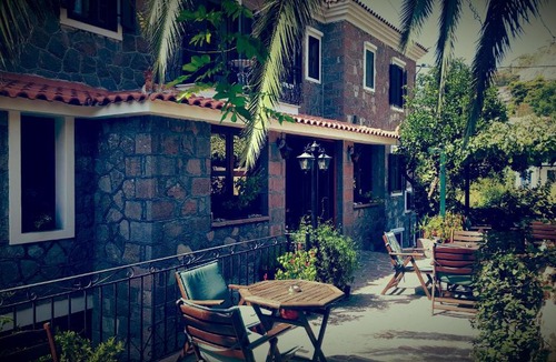 Mithimna Hotel | Hotel Adonis