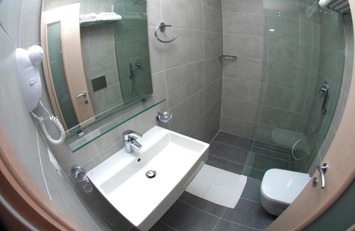 Qender Hotel | Hotel Ari 2