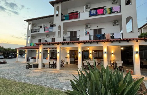 Ouranoupoli Hotel | Hotel Avra