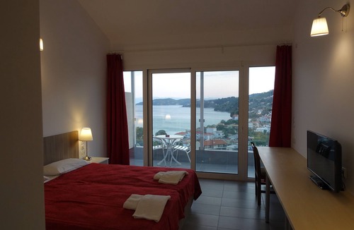 Skiathos Town Hotel | Hotel Rene