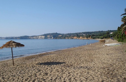 Kompi House | House Michalis Haikos two minutes walk to the beach Peroulia