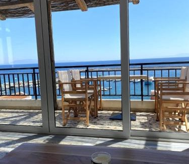 Plomari House | House with marina view