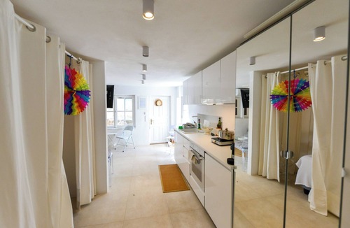Hydra Apartment | Hydra studio with patio 250 meters up from port