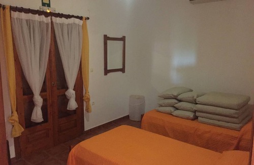 Plaka Villa | Ideal Holiday Retreat Offering Sea And Mountain Views