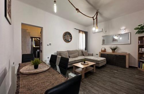 Kolokinthou Apartment | Iliana 6 min walk to Metro