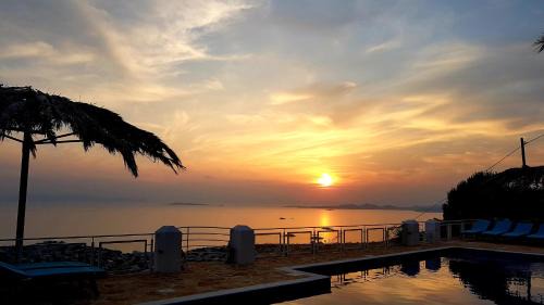 Saronida Apartment | Infinity Blue Suite