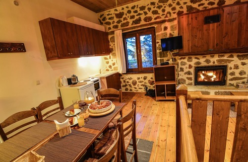Mesaia Trikala House | Irida, two bedroom traditional stone house