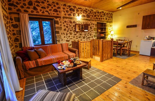 Mesaia Trikala House | Irida, two bedroom traditional stone house