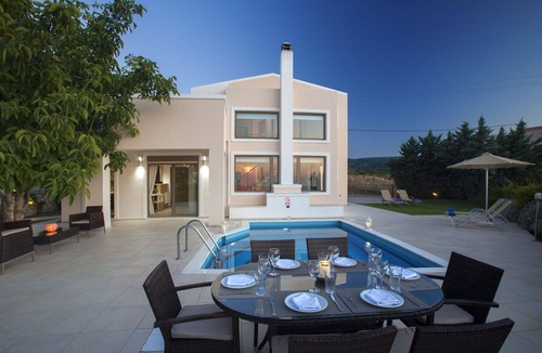 Skouloufia Villa | Irini Villa. Definite Comfort near Archaeological Sites!