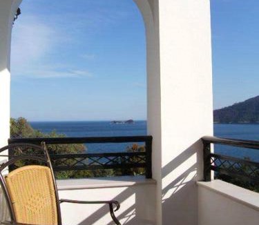 Golden Beach Bed & Breakfast | Island View Villa