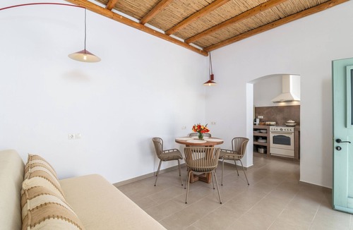 Triovasalos Apartment | Isterna Lapis Domus Milos