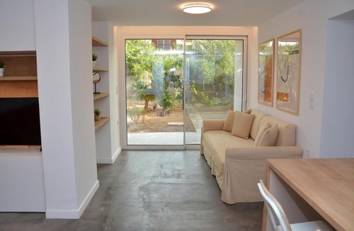 Itea Apartment | Itea courtyard house