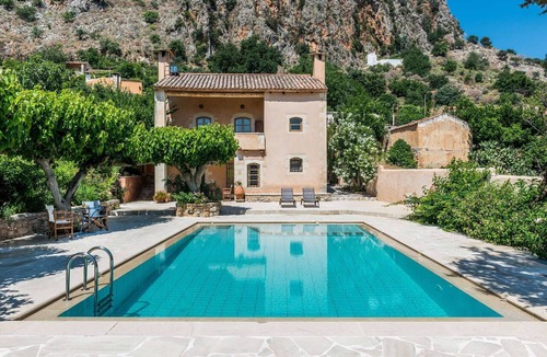 Maheri House | Kamares secluded villa with private pool