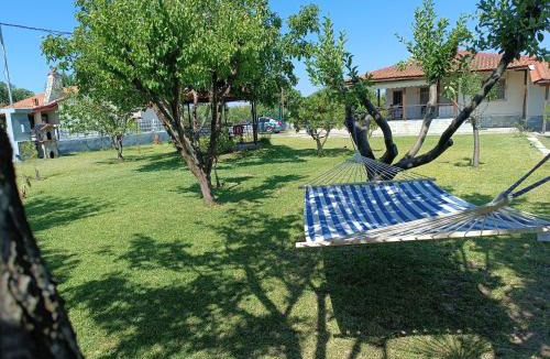 Kallikratia House | Kanela House ,Cozy Cottage with Large Garden & BBQ