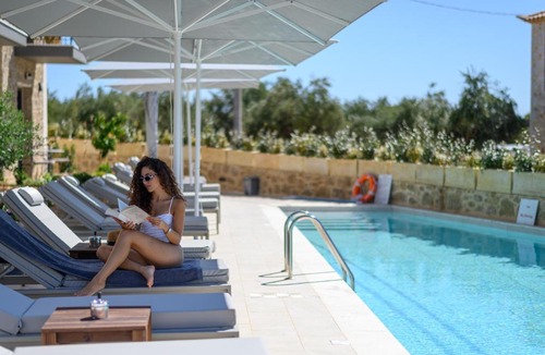 Lefktron Apartment | Kannas Mani Luxury Suites -Adults Friendly 14 Plus