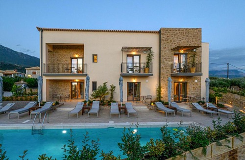 Lefktron Apartment | Kannas Mani Luxury Suites -Adults Friendly 14 Plus
