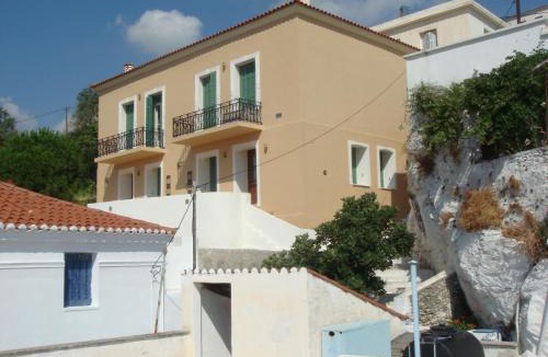 Steniai Apartment | KARMI Apartments Stenies Andros