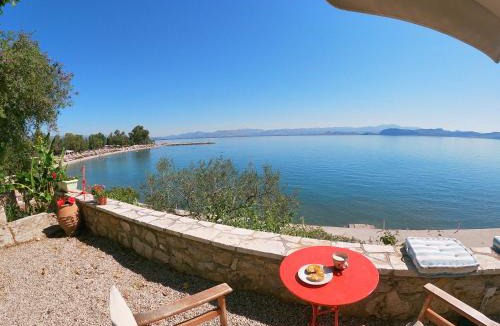 Kiveri House | KIVERI 1876 traditional seafront cottage