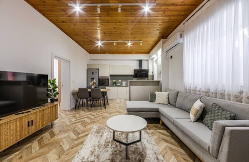 Vlore Apartment | Konak Olive Guesthouse | Heart of Vlora by PikHost