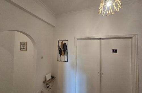 Pasalimani House | Kou4 - Cozy Room in Pireas - Walk Everywhere