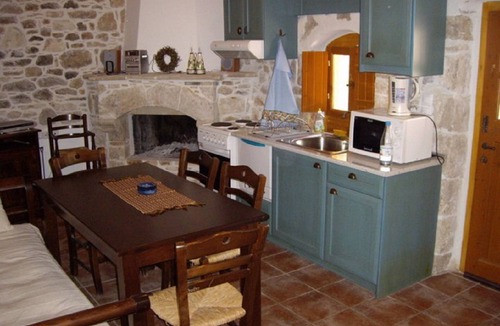 Mires House | Ksa Sou Guesthouse 1 House with character ideal for nature & history lovers