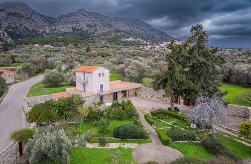 Chios Apartment | KTHMA "Ν" Πέτρινη Μεζονέτα