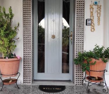 Kos Town Apartment | Kuburno House - Spacious - close to the beach apartment