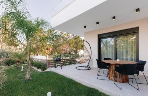 Nea Iraklitsa House | Kyan Executive Suites