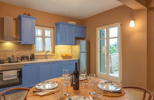 Kiparissia House | Kyparissia Aries Stone Maisonette, Panoramic Views