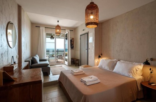 Nea Propontida Cottage | kythros seaside suites