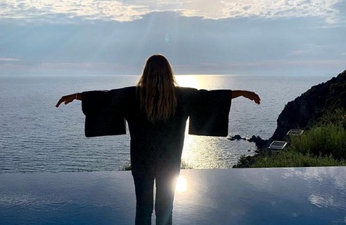 Melinta House | La Bella Villa - Cliffside Infinity Pool and Sunsets