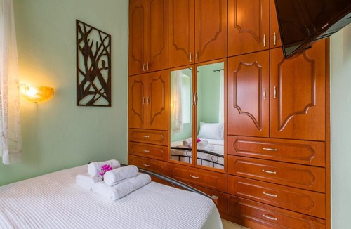 Platanias Town Apartment | La Casa Paterna