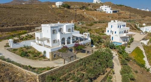 Tinos House | La Chapelle Est & Guest suite