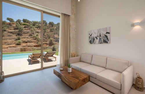 Makrys Tichos Villa | La Divina Villa (Zoe)
