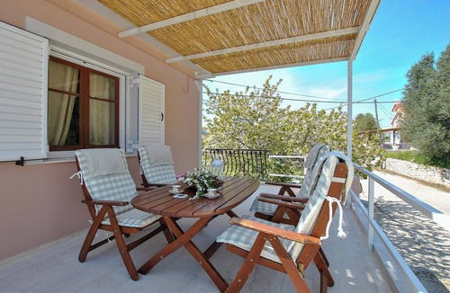 Dhrakata House | La Nonna Efrosini.Traditional maisonette