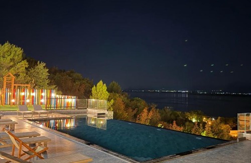 Shkoder Villa | Lakeside Villas & Jacuzzi Suites