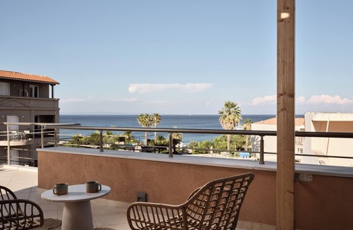 Zakynthos Town Apartment | Laura Suites