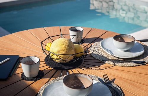 Milos Villa | Lavish Milos Suite | Apollo Heights Suite | Panoramic Views of Milos villages.
