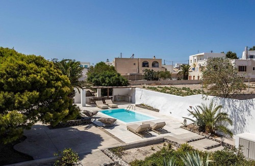 Megalochori Villa | Lavish Santorini Villa | Villa Antica | 2 Bedrooms | Private Swimming Pool