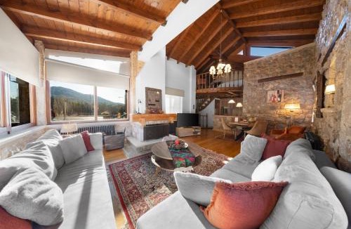 Arachova House | Le Mont Residence - Your Private Mountain Retreat