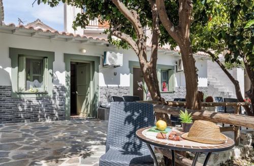Skopelos Town Apartment | Lemon Trees Rooms & Studio