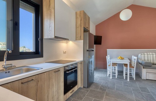 Evdilos Apartment | Lemonia Suites in Ikaria 4
